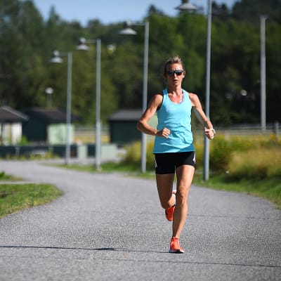 Johanna Bäcklund löper.