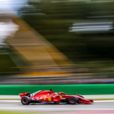 Ferrari-bil i farten.