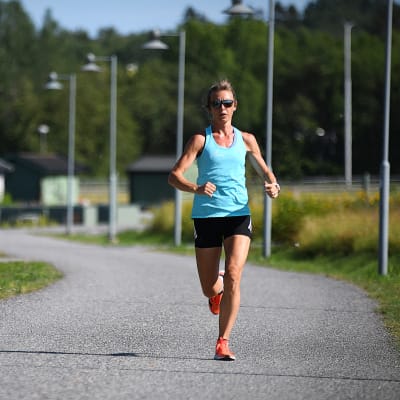 Johanna Bäcklund löper.
