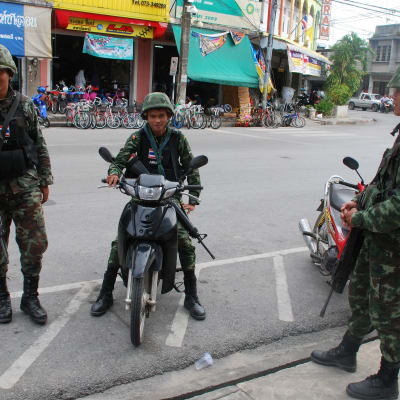Soldater patrullerar i thailändska Pattani.