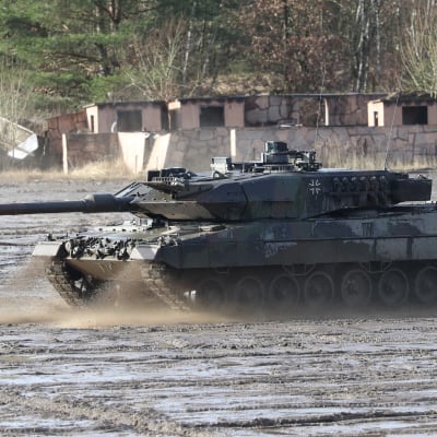 Leopard 2-stridsvagn under en övning i Munster 2022.