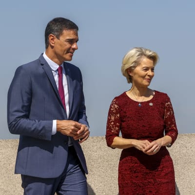 Spaniens premiärminister Pedro Sanchez och EU-kommissionens ordförande Ursula von der Leyen