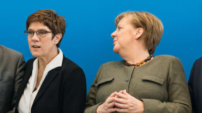 Angela Merkel och Annegret Kramp-Karrenbauer.