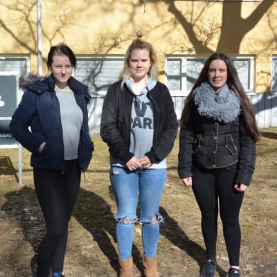 Merkonomstuderande Emilia Holmström, Nelly Holtegaard och Gabriela Ahlvik