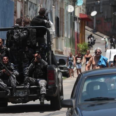 Armens specialenheter har satts in för att bekämpa brottsligheten i slumområden i storstäder som Belem , Rio de Janeiro och Sao Paulo
