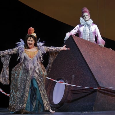 Igor Stravinskyn Hulttion tie -oopperan Baba on Päivi Nisulan viimeinen rooli Kansallisoopperassa ennen eläkepäiviä.