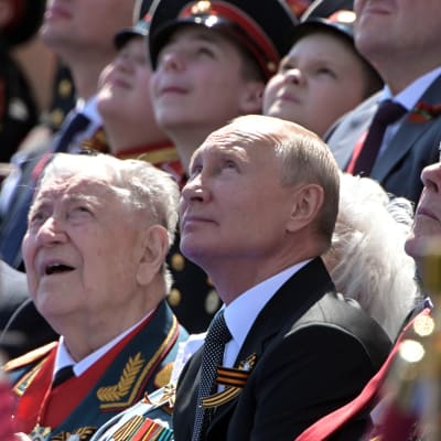 Presidentti Putin ja sotaveteraaneja