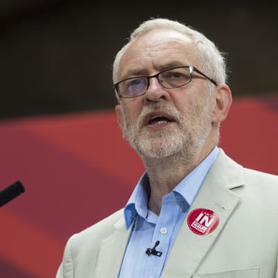 Corbyn håller tal dagen innan den brittiska EU-omröstningen den 23 juni 2016.