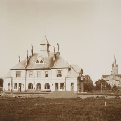 Järnvägsstationen i Lovisa. Bilden är tagen någongång mellan år 1908-1910