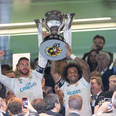 Sergio Ramos och Marceloa firar La Liga-titeln 2016-2017.