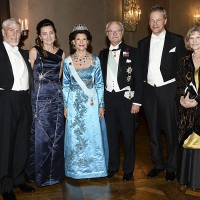 Medicinpristagarna John O'Keefe, May-Britt Moser, kung Carl Gustaf och drottning Silvia, medicinpristagarna Edvard I. Moser och professor Eileen O'Keefe.