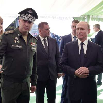 Timur Ivanov inviger en patriotisk park i Moskva tillsammans med Putin och Sjojgu.