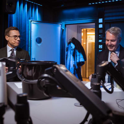 Alexander Stubb ja Pekka Haavisto Politiikkaradion studiossa.