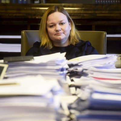 SDP:s Krista Kiuru i social- och hälsovårdsutskottet.