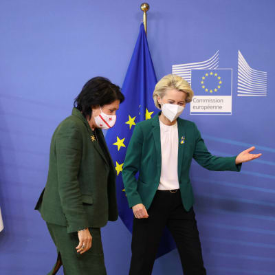 Salome Zourabichvili ja Ursula von der Leyen.
