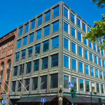 Bokhuset mittemot Stockmanns varuhus i Helsingfors år 2014.