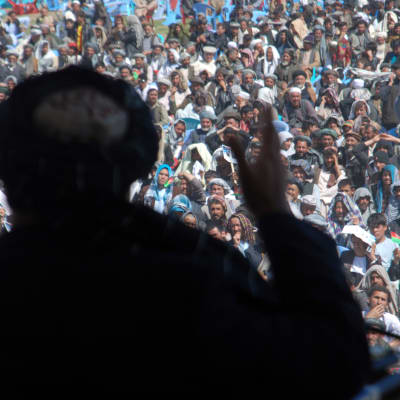 Gul Agha Sherzai talar till väljare inför presidentvalet i Afghanistan