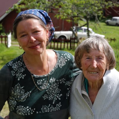 Susanne Ringell och Älva Larsson.