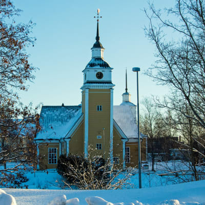 Nykarleby kyrka i vintertid.