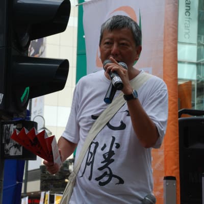 Lee Cheuk-yan lämnade Himmelska fridens torg ett dygn före massakern. Han var där för att leverera förnödenheter till demonstranterna.