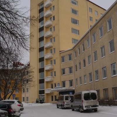 Etelä-Karjalan keskussairaalan pääsisäänkäynti.