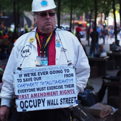 Demonstrant under Occupy Wall Streets treårsdag.