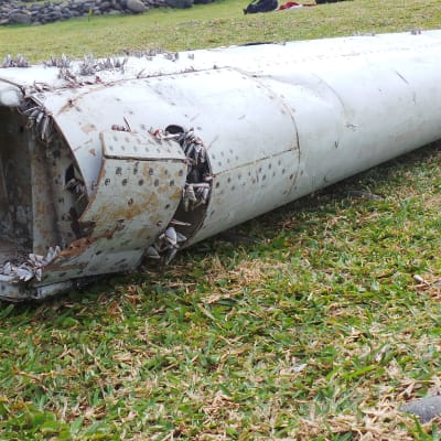 Flygplansvingen som hittades på ön Réunion tillhör sannolikt det försvunna MH370-planet.