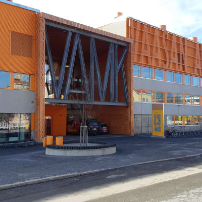 Vaasan ammattikorkeakoulun päärakennus Palosaarella Vaasassa