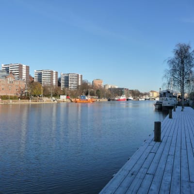 Tom bryggplats i Aura å