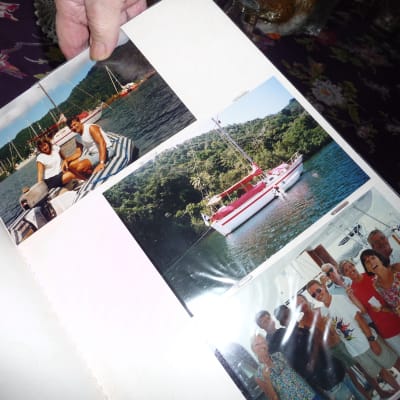 fotografier på unga Anneli och seppo Sarekoski i Karibien och en bild på deras segelbåt