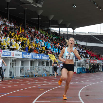 Alexandra Pimenoff i Brändö Gymnasium löpte hem guldet i 4 x 100 m.