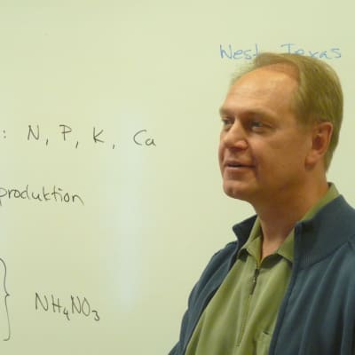 Ove Molander är kemist och lärare i kemi