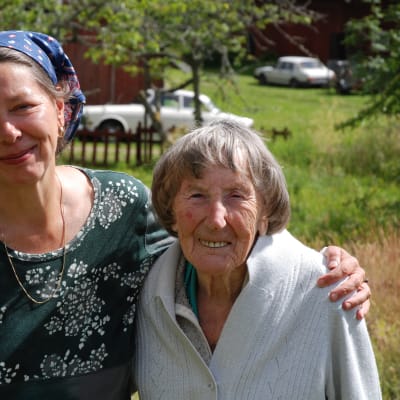 Susanne Ringell och Älva Larsson.