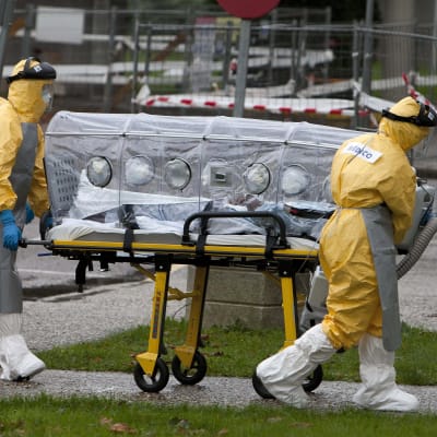 Kvinna med misstänkt ebola flyttas till sjukhus i Spanien