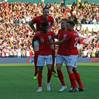 Englanti juhlii Marcus Rashfordin maalia.