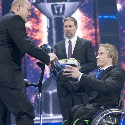 Leo-Pekka Tähti tilldelas ett pris på Idrottsgalan.