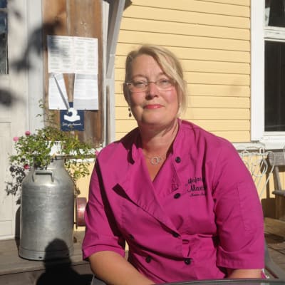 Sari Nordlin vid Gästgiveri Martha i Nagu