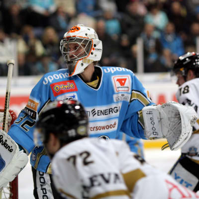 Niko Hovinen i Pelicans.