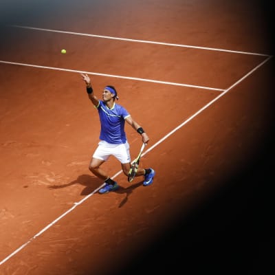 Rafael Nadal vidare i Paris.