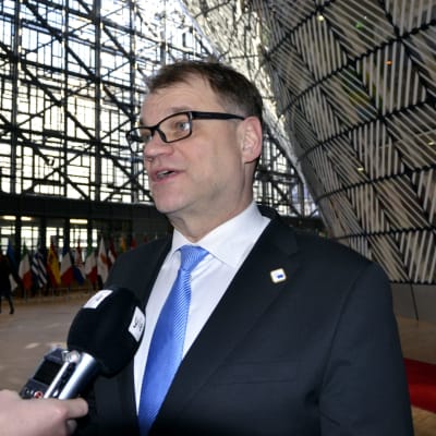 Statsminister Juha Sipilä vid presskonferens i Bryssel