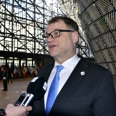 Statsminister Juha Sipilä vid presskonferens i Bryssel