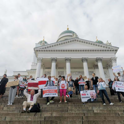 Valko-Venäjän tukimielenosoitus Senaatintorilla 11. elokuuta