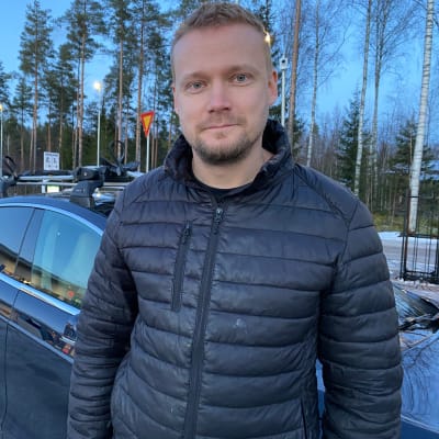 Janne Hartikainen on säästänyt rahaa, kun hän vaihtoi dieselin sähköön.