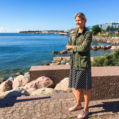 Porträtt på företagaren och Östersjöentusiasten Amanda Sundell vid Eirastranden.