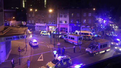 En person dog och flera skadades då en paketbil mejade ner fotgängare vid en moské i norra London den 19 juni 2017.