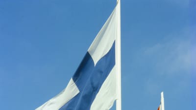 finlands och sovjetunionens flaggor