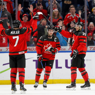 Kanada jublar över ett mål i JVM 2018.