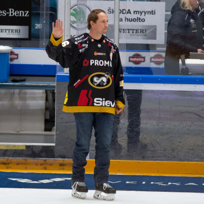 Kärpät voitti kotiottelunsa Jussi Jokisen juhlapelissä. 