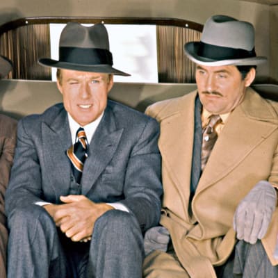 Robert Redford (keskellä) elokuvassa Puhallus (1973). Oikealla Robert Shaw, vasemmalla Charles Dierkop.