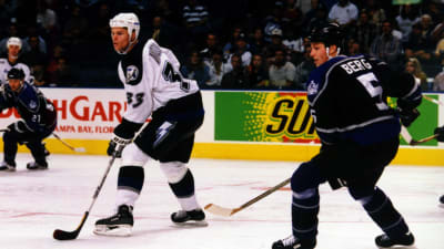Tampa Bays Fredrik Modin och Los Angeles Aki Berg.